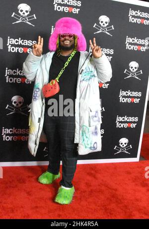 Los Angeles, Kalifornien, USA 1st. Februar 2022 Ein Gast besucht Paramount Pictures 'Jackass Forever' US-Premiere im TCL Chinese Theatre am 1. Februar 2022 in Los Angeles, Kalifornien, USA. Foto von Barry King/Alamy Live News Stockfoto
