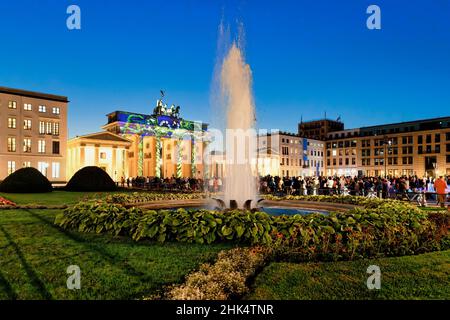 Brandenburger Tor beim Lichterfest, Pariser Platz, unter den Linden, Berlin, Deutschland, Europa Stockfoto