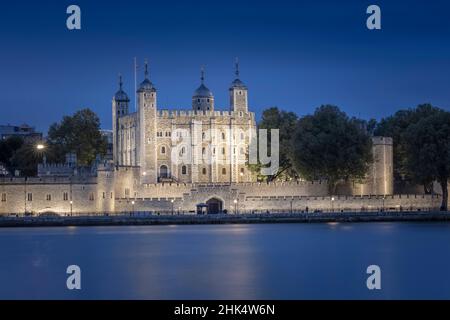 Der Tower of London, 11th Jahrhundert mittelalterliches normannisches Schloss, das die Kronjuwelen beherbergt, UNESCO-Weltkulturerbe, City of London, London, England Stockfoto