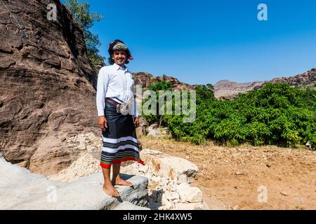 Traditionell gekleideter Mann des Stammes der Qahtani-Blumenmänner, Asir-Berge, Königreich Saudi-Arabien, Naher Osten Stockfoto