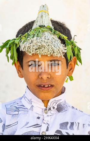 Junger Junge aus dem Stamm der Qahtani Flower Men, Asir Mountains, Königreich Saudi-Arabien, Naher Osten Stockfoto