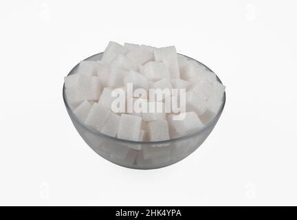 Weiße Zuckerwürfel in einer Glasschüssel, auf weißem Hintergrund Stockfoto
