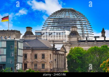 Reichstagsgebäude mit dem Deutschen Bundestag, Regierungsbezirk, Tiergarten, Berlin, Deutschland, Europa Stockfoto