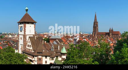 Schwabentor-Tor und Dom, Freiburgim Breisgau, Schwarzwald, Baden-Württemberg, Deutschland, Europa Stockfoto