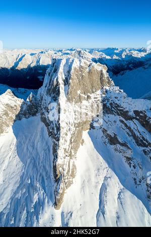 Klaren Winterhimmel über majestätischen Pizzo Badile mit Schnee bedeckt, Val Masino, Valtellina, Sondrio Provinz, Lombardei, Italien, Europa Stockfoto
