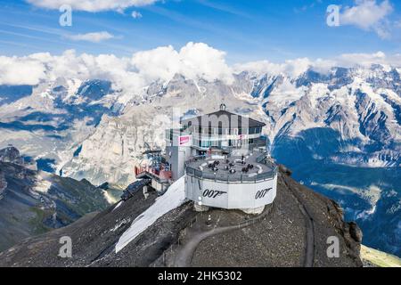 Schilthorn Piz Gloria Seilbahn mit Berner Alpen im Hintergrund, Murren, Jungfrau Region, Schweizer Alpen, Schweiz, Europa Stockfoto