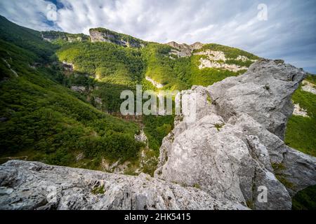 Fontarca Höhle, Monte Nerone, Apennin, Marken, Italien, Europa Stockfoto