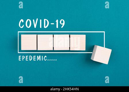 Die Worte Covid-19-Epidemie stehen neben der Laderampe, Ende der Pandemie, zurück zur normalen, nach der Pandemie, Benzinfarbe Stockfoto