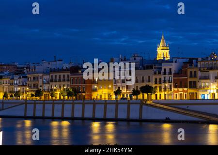 Blick auf Sevilla bei Nacht, Andalusien, Spanien, Europa Stockfoto