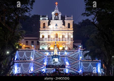 Festgebetsgottesdienst in der Kirche unserer Lieben Frau von der Unbefleckten Empfängnis, UNESCO-Weltkulturerbe, Stadt Panjim (Panaji), Goa, Indien, Asien Stockfoto