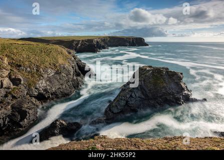 Dramatischer Blick auf die Küste von Porth Mear in North Cornwall, England, Großbritannien, Europa Stockfoto