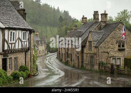 Idyllisches Dorf in Cotswolds, Castle Combe, Wiltshire, England, Großbritannien, Europa Stockfoto