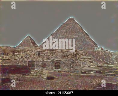 Inspiriert von den Pyramiden von Gizeh, Blick aus dem Nordosten der Pyramiden von Chephren und Cheops, Albumen-Silberaufnahme, Ende 19th. Jahrhundert, Bild/Blatt: 7 3/4 x 10 1/4 Zoll, 19,7 x 26 cm, 19th. Jahrhundert, 4th. Dynastie, Albumen-Silberaufnahme, Antonio Beato, Architektur, Schwarz-Weiß, Ägypten, Gizeh, neu gestaltet von Artotop. Klassische Kunst neu erfunden mit einem modernen Twist. Design von warmen fröhlichen Leuchten der Helligkeit und Lichtstrahl Strahlkraft. Fotografie inspiriert von Surrealismus und Futurismus, umarmt dynamische Energie der modernen Technologie, Bewegung, Geschwindigkeit und Kultur zu revolutionieren Stockfoto