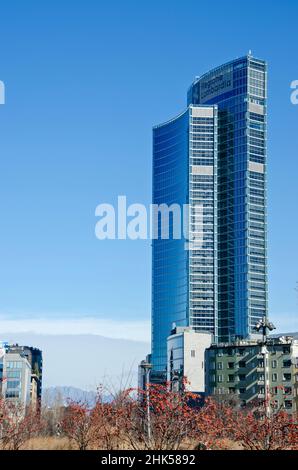 Biblioteca degli alberi, der neue Mailänder Park mit Blick auf den Palazzo della Regione Lombardia, Wolkenkratzer. 02. Februar 2022. Italien Stockfoto