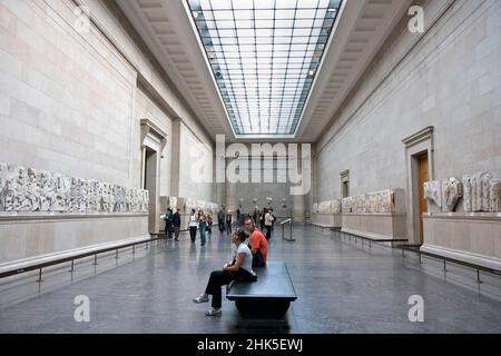 Die Elgin Marbles sind eine erhabene Sammlung klassischer griechischer Marmorskulpturen, die ursprünglich Teil des Tempels des Parthenon und anderer Gebäude war Stockfoto