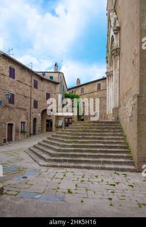 Monticchiello (Italien) - das wunderbare mittelalterliche und künstlerische Dorf der Toskana, in der Gemeinde Pienza, Val d'Orcia UNESCO-Stätte, im Frühjahr Stockfoto