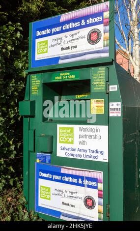 Sammelstelle der Heilsarmee für Spenden von Schuhen und Kleidung, Aldeburgh, Suffolk, England, Großbritannien Stockfoto