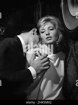 Retrospettiva Monica Vitti. Nella foto, Monica Vitti in una scena del Film 'L'eclisse' con Alain Delon. Stockfoto