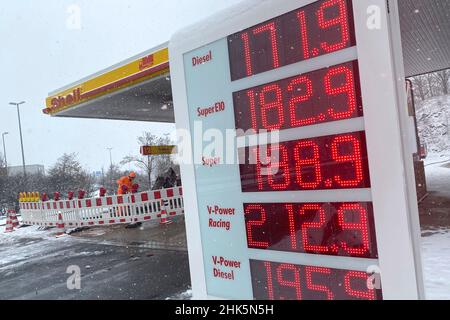 München, Deutschland. 02nd. Februar 2022. SUPER E10 teurer als je zuvor! Benzinpreise auf Rekordniveau.(Archivfoto). Kredit: dpa/Alamy Live Nachrichten Stockfoto