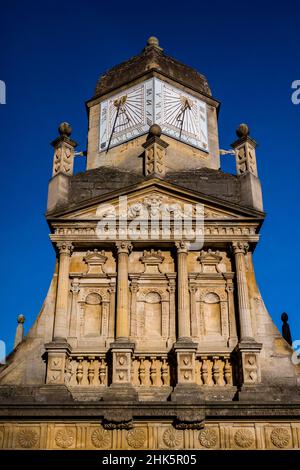 Gate of Honor Gonville and Caius College Cambridge University - die Sonnenuhren am Gate of Honor, Gonville & Caius College University of Cambridge. Stockfoto