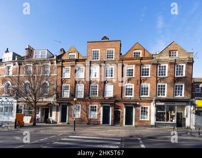 Old Houses London UK; 52-55 Newington Green, Grenze zwischen Islington und Hackney, das älteste erhaltene Reihenhaus in London, erbaut 1658 in London Stockfoto