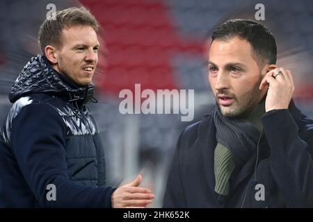 München, Deutschland. 02nd. Februar 2022. FOTOMONTAGE: Vorschau auf das Bundesliga-Spiel FC Bayern München-RB Leipzig. Trainer Julian NAGELSMANN (FC Bayern München) und Domenico TEDESCO (Trainer Leipzig) treffen sich mit ihren Teams, Quelle: dpa/Alamy Live News Stockfoto