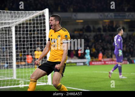 Conor Coady of Wolves feiert den Ausgleich der Wölfe Wolverhampton Wanderers gegen Newcastle United im Molineux Stadium 11/02/2019 Stockfoto