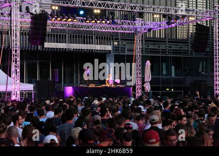 Radio-France Festival / Tohu-bohu, Ort des neuen Rathauses. BEN UFO (dj - London). Montpellier, Österreich, Frankreich Stockfoto