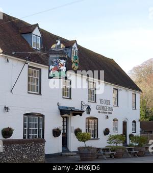 Ye Olde George Inn - Hall & Woodhouse Public House - Church Street, East Meon, Petersfield, Hampshire, England, VEREINIGTES KÖNIGREICH Stockfoto