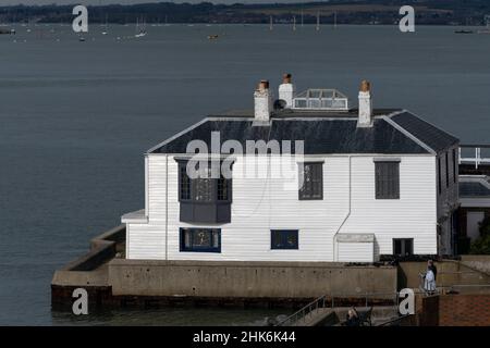 Quebec House, Bath Square, Old Portsmouth, Portsmouth, Hampshire, England, Großbritannien - denkmalgeschütztes Gebäude der Klasse II, das 1754 als Badehaus erbaut wurde. Stockfoto