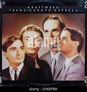 Vinylplatte auf Vinyl - Kraftwerk - Trans Europe Express LP Stockfoto