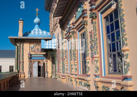 Schöne Fassade der St. Peter und Paul Kathedrale eine der schönsten Kirchen von Kazan. Es stammt aus dem 18th. Jahrhundert und ist eines der c Stockfoto