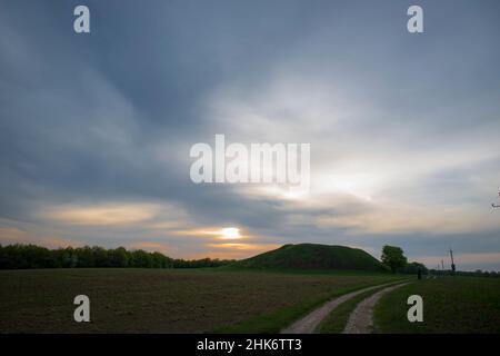 Skythian-Hügel (Grabhügel) in der Nähe von Pustoviytivka, Region Romny, Oblast Sumy, Ukraine Stockfoto