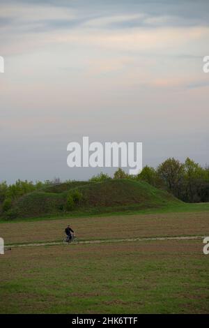 Skythian-Hügel (Grabhügel) in der Nähe von Pustoviytivka, Region Romny, Oblast Sumy, Ukraine Stockfoto