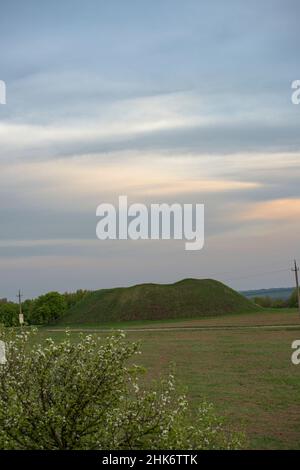 Skythian-Hügel (Grabhügel) in der Nähe von Pustoviytivka, Region Romny, Oblast Sumy, Ukraine Stockfoto