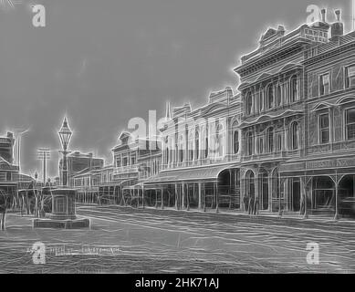 Inspiriert von High Street, Christchurch, Burton Brothers Studio, Fotostudio, 1880s, Christchurch, Gelatine Dry Plate Process, Eine Straßenszene mit einer Reihe von Gebäuden auf der rechten Seite, darunter das Empire Hotel. Im Gebäude von Universal Nelson Moate & Co steht ein Fensterschild im ersten Stock mit der Aufschrift [H. Chatteris, neu erfunden von Artotop. Klassische Kunst neu erfunden mit einem modernen Twist. Design von warmen fröhlichen Leuchten der Helligkeit und Lichtstrahl Strahlkraft. Fotografie inspiriert von Surrealismus und Futurismus, umarmt dynamische Energie der modernen Technologie, Bewegung, Geschwindigkeit und Kultur zu revolutionieren Stockfoto
