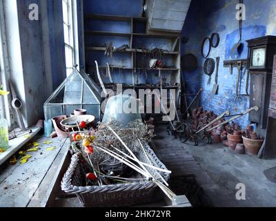 Vergessener Garten-Lagerraum Stockfoto