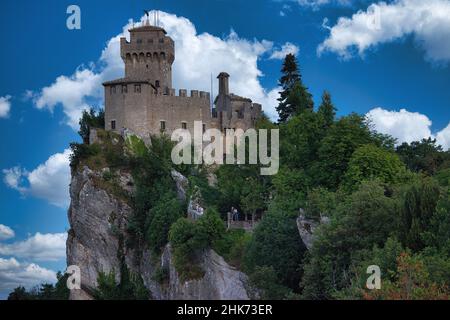 Rocca della Guaita, die berühmteste und älteste Burgfestung in der Republik San Marino Italien, ist auch das Symbol des kleinen Staates Stockfoto