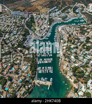 Luftaufnahme, Lokalansicht Cala d'Or mit Yachthafen, Felanitx, Balearen, Mallorca, Balearen, Spanien, Santanyí, Europa, es, Reisen, Tourismus, De Stockfoto