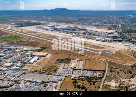 Luftbild, Aeropuerto de Palma de Mallorca, Flughafen Palma de Mallorca, Start- und Landebahn, Empfangsgebäude, Palma, Mallorca, Balearen, Spanien, es, EU Stockfoto