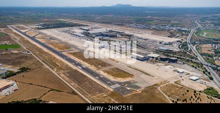 Luftbild, Aeropuerto de Palma de Mallorca, Flughafen Palma de Mallorca, Start- und Landebahn, Empfangsgebäude, Palma, Mallorca, Balearen, Spanien, es, EU Stockfoto