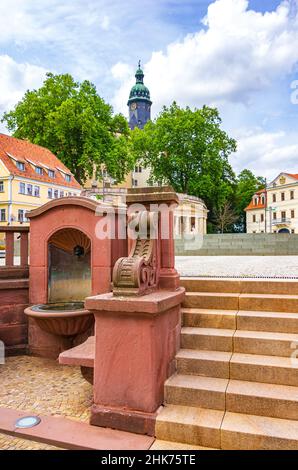 Sondershausen, Thüringen, Deutschland - 17. August 2017: Blick über den Marktplatz in Richtung Alte Wache. Stockfoto