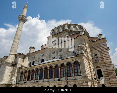 Laleli Moschee auch eine Tulip Moschee bekannt. Außenaufnahme der Laleli Moschee, einer osmanischen kaiserlichen Moschee aus dem 18. Jahrhundert in Laleli, Fatih, Istanbul, TU Stockfoto