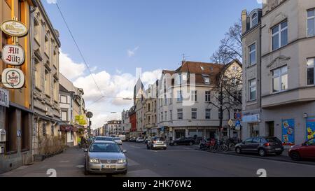 Niedrige Gebäude und breite Straßen im Kölner Stadtteil Sülz Stockfoto