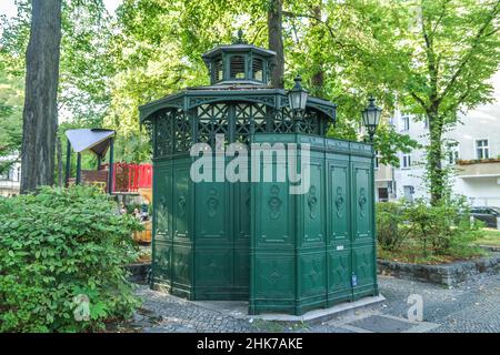 Grünes öffentliches Urinal, Leuthener Straße, Schöneberg, Tempelhof-Schöneberg, Berlin, Deutschland Stockfoto