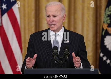 Washington, USA. 02nd. Februar 2022. Präsident Joe Biden spricht während einer Veranstaltung zur Wiederentfachen des Krebsmonoschosses im Ostsaal des Weißen Hauses am 2. Februar 2022 in Washington, DC. (Foto von Oliver Contreras/Sipa USA) Quelle: SIPA USA/Alamy Live News Stockfoto