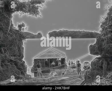 Inspiriert von der Lagune, Mango [Mago], Fidschi, Burton Brothers Studio, Fotostudio, Juli 1884, Dunedin, Schwarz-Weiß-Fotografie, Bootsschuppen am Ufer der Lagune, mit Eisenbahnlinie vor der Lagune. Im Hintergrund sind zwei Landmassen zu sehen. Zwei lange Boote sind neben dem Bootshaus, und drei Männer, von Artotop neu erfunden. Klassische Kunst neu erfunden mit einem modernen Twist. Design von warmen fröhlichen Leuchten der Helligkeit und Lichtstrahl Strahlkraft. Fotografie inspiriert von Surrealismus und Futurismus, umarmt dynamische Energie der modernen Technologie, Bewegung, Geschwindigkeit und Kultur zu revolutionieren Stockfoto