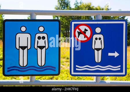 Denkwürdige Schilder am Ostseestrand, der Kurischen Nehrung, Litauen, Nida, Litauen Stockfoto