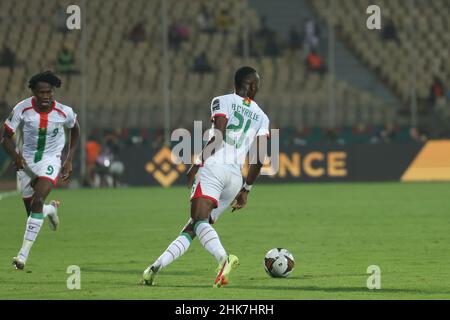 KAMERUN, Yaounde, 02. Februar 2022 - Cyrille Bayala von Burkina Faso kontrolliert den Ball während des Afrika-Cup der Nationen spielt das Halbfinalspiel zwischen Burkina Faso und Senegal im Stade Ahmadou Ahidjo, Yaounde, Kamerun, 02/02/2022/ Foto von SF Stockfoto