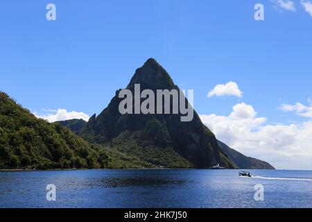 Petit Piton, UNESCO-Weltkulturerbe, Soufrière, Saint Lucia, Windward Islands, Lesser Antillen, Westindien, Karibisches Meer, Mittelamerika Stockfoto